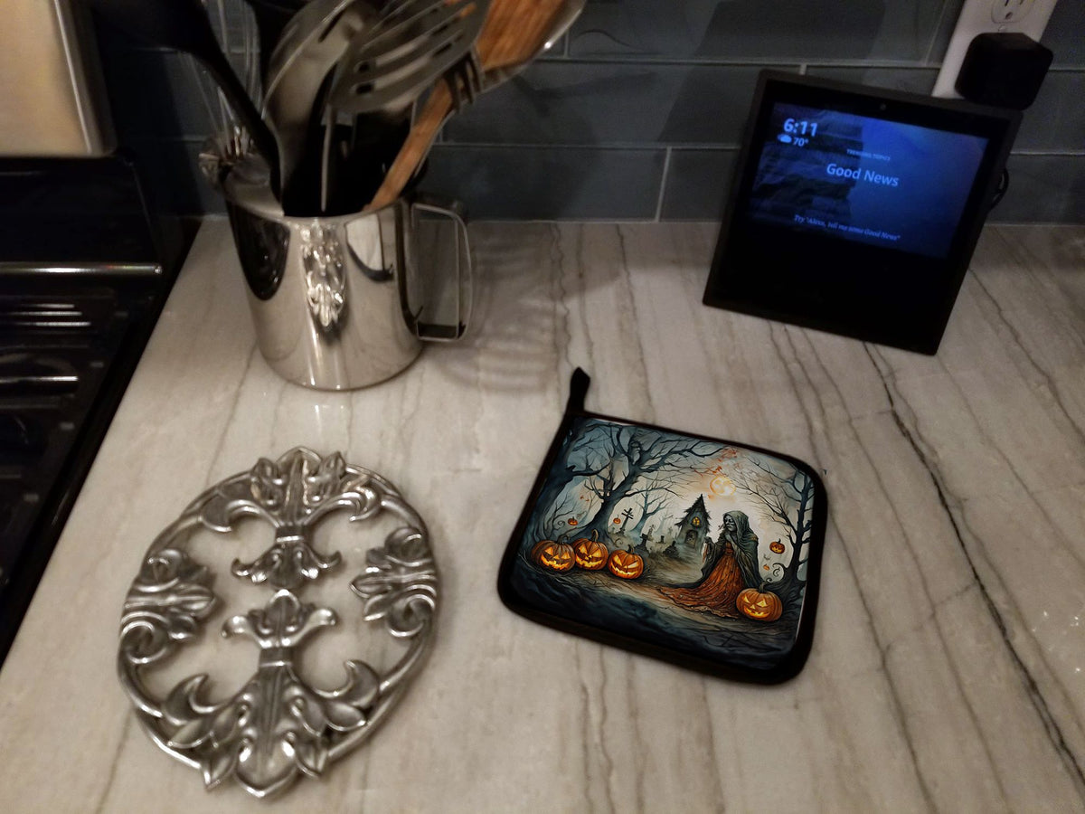 The Weeping Woman Spooky Halloween Pot Holder Set 7.5 x 7.5 in - product view 4